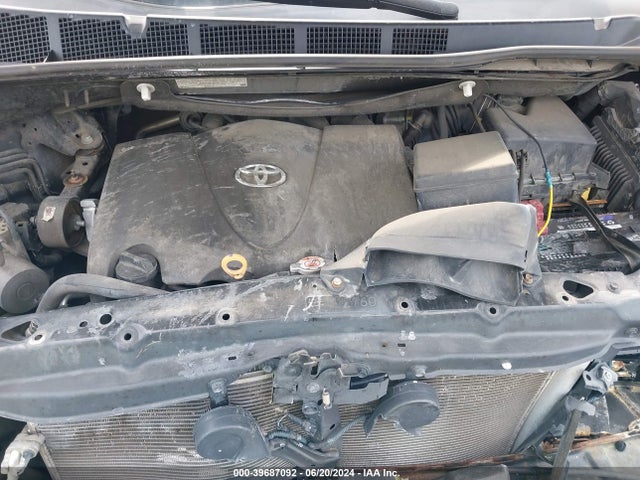 5TDXZ3DC7HS820420 Toyota Sienna Se Premium 8 Passenger