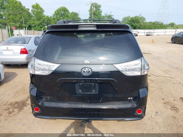 5TDXZ3DC7HS820420 Toyota Sienna Se Premium 8 Passenger