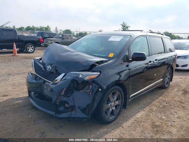 5TDXZ3DC7HS820420 Toyota Sienna Se Premium 8 Passenger