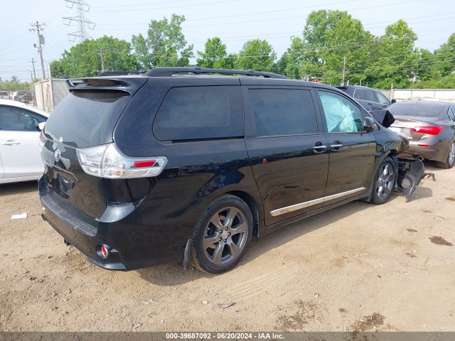 5TDXZ3DC7HS820420 Toyota Sienna Se Premium 8 Passenger