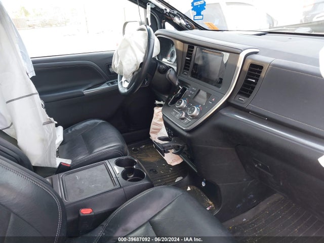 5TDXZ3DC7HS820420 Toyota Sienna Se Premium 8 Passenger
