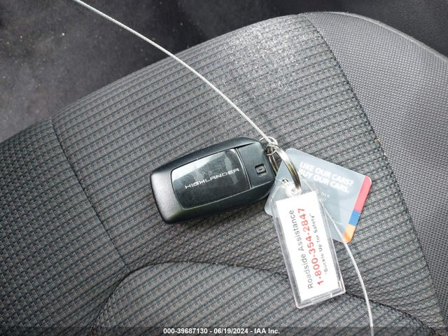 Toyota Highlander Le 2024 5TDKDRBH3RS535726 Image 11