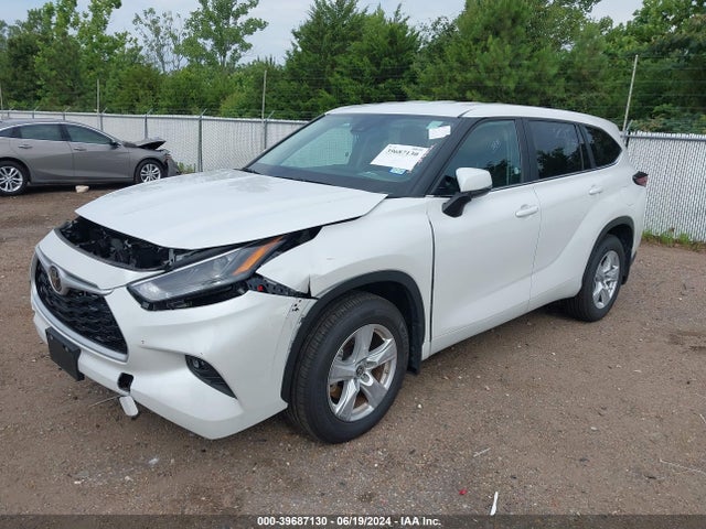 Toyota Highlander Le 2024 5TDKDRBH3RS535726 Image 2