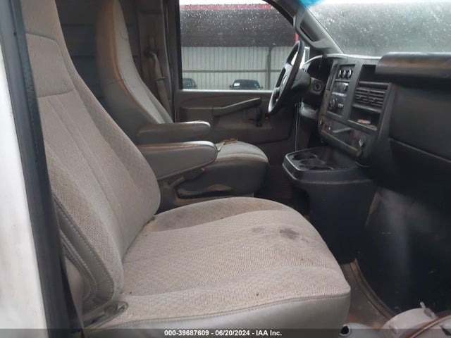 Chevrolet Express 2500 Work Van 2016 1GCWGBFF6G1214105 Image 5