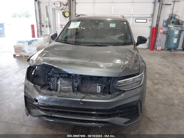 3VVCB7AX6PM022685 Volkswagen Tiguan 2.0t Se R-line Black