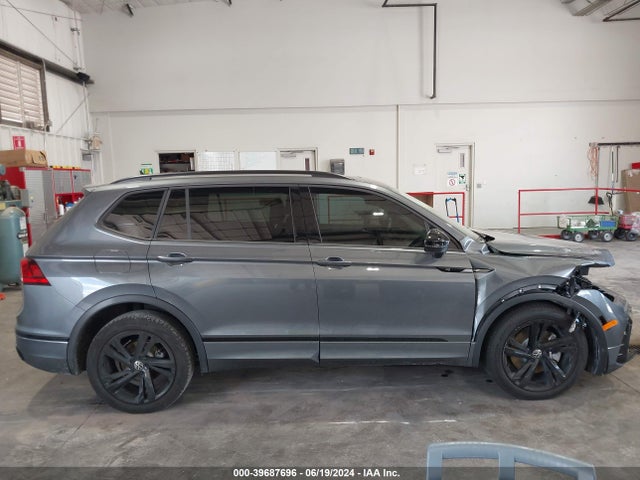 3VVCB7AX6PM022685 Volkswagen Tiguan 2.0t Se R-line Black