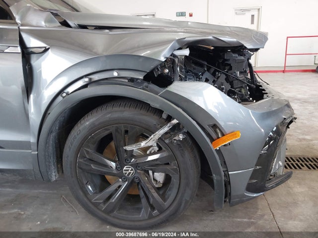 3VVCB7AX6PM022685 Volkswagen Tiguan 2.0t Se R-line Black