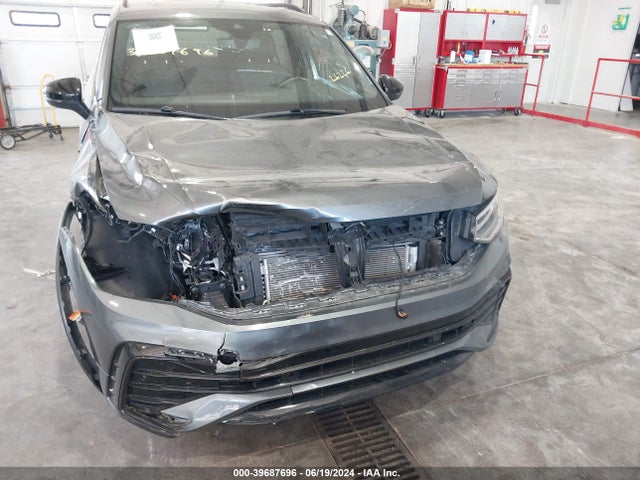 3VVCB7AX6PM022685 Volkswagen Tiguan 2.0t Se R-line Black