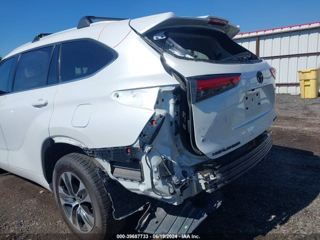 Toyota Highlander Xle 2022 5TDGZRBH4NS581664 Image 18