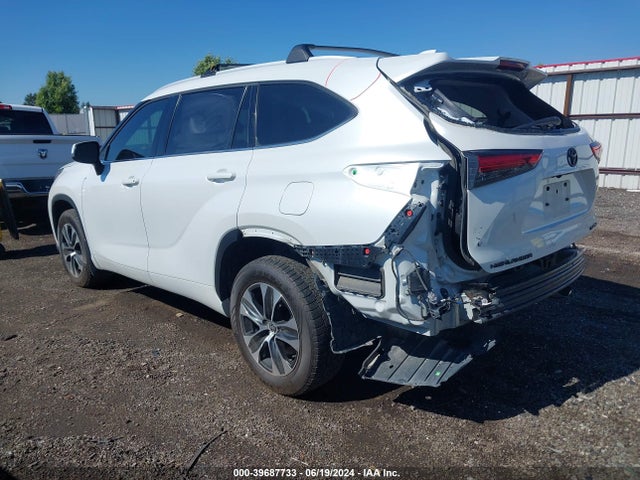 Toyota Highlander Xle 2022 5TDGZRBH4NS581664 Image 3