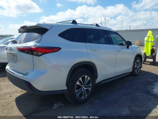 Toyota Highlander Xle 2021 5TDGZRAH7MS048661 Image 4