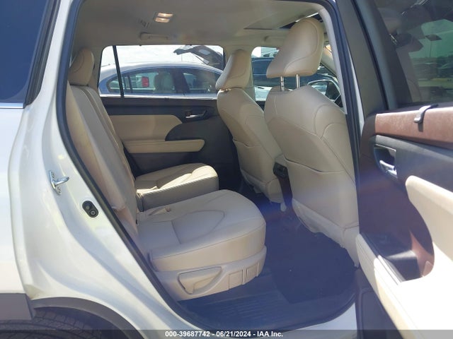 Toyota Highlander Xle 2021 5TDGZRAH7MS048661 Image 8