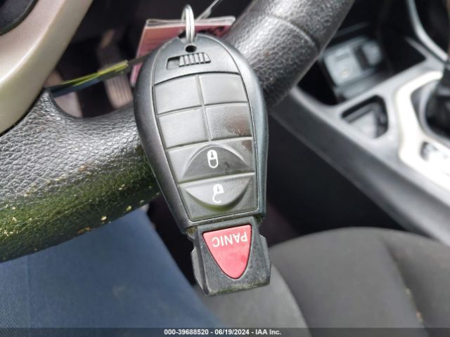 1C4PJLCB2JD566567 Jeep Cherokee Latitude