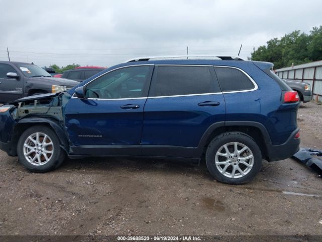 1C4PJLCB2JD566567 Jeep Cherokee Latitude
