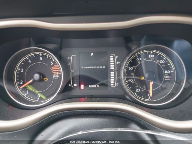 1C4PJLCB2JD566567 Jeep Cherokee Latitude