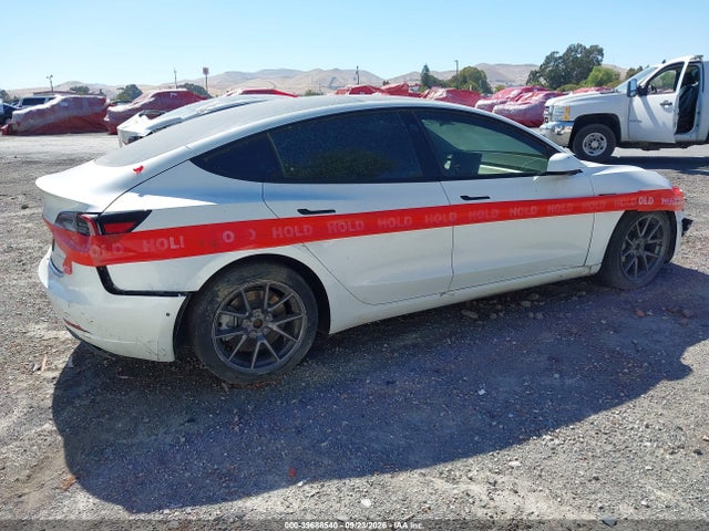 39688540 :رقم المزاد ، 5YJ3E1EB3NF345949 vin ، 2022 Tesla Model 3 Long Range Dual Motor All-wheel Drive مزاد بيع