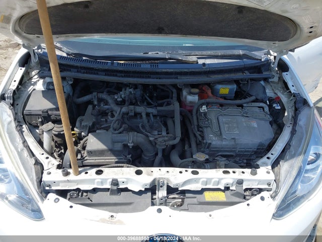 Toyota Prius C Two 2015 JTDKDTB32F1584653 Image 10