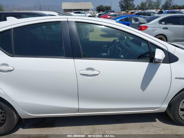 Toyota Prius C Two 2015 JTDKDTB32F1584653 Image 13