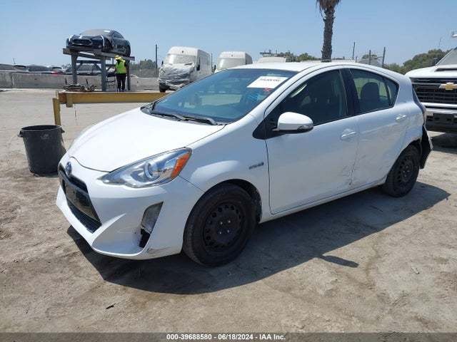 Toyota Prius C Two 2015 JTDKDTB32F1584653 Image 2