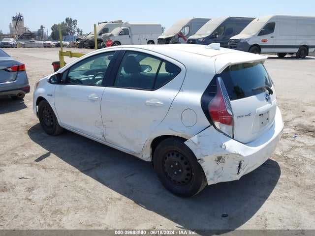 Toyota Prius C Two 2015 JTDKDTB32F1584653 Image 3