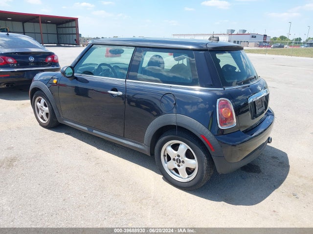 2007 MINI COOPER WMWMF33577TL68058 Photo 2