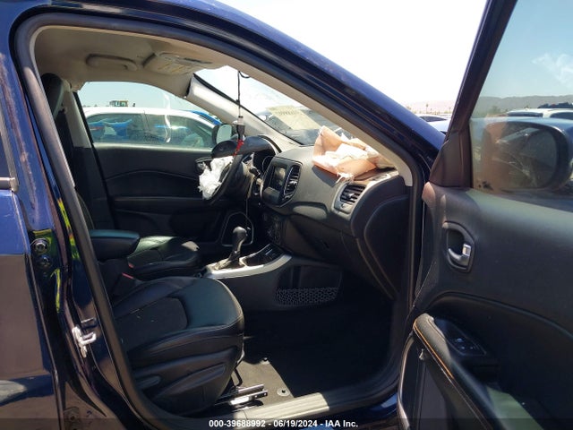 3C4NJCBB5JT376779 Jeep Compass Latitude Fwd