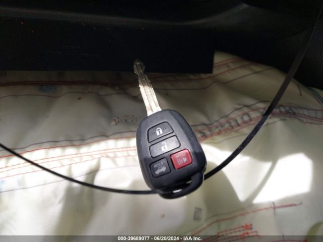 2T1BURHE1KC153173 Toyota COROLLA LE