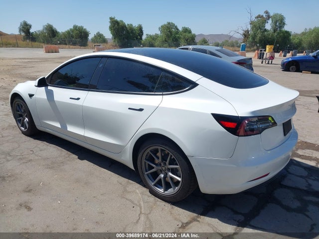 2022 TESLA MODEL 3 5YJ3E1EA8NF135032 Photo 2