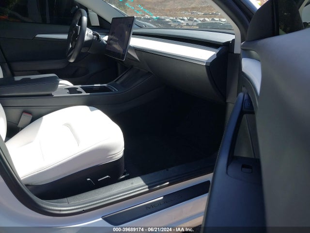 2022 TESLA MODEL 3 5YJ3E1EA8NF135032 Photo 4