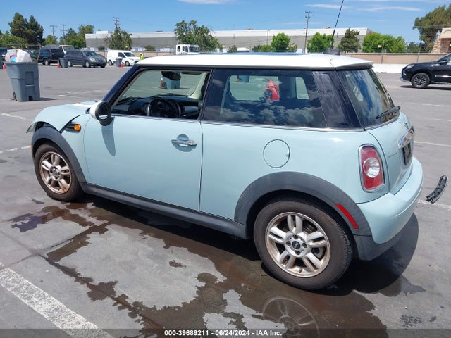 2013 MINI HARDTOP WMWSU3C52DT547990 Photo 2