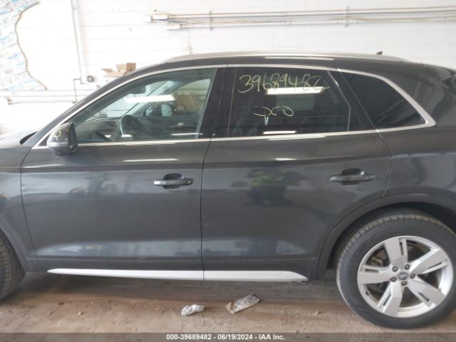 WA1BNAFY3K2105677 Audi Q5 45 Premium