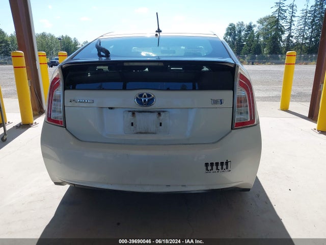 Toyota Prius Three 2015 JTDKN3DU0F0409097 Image 16