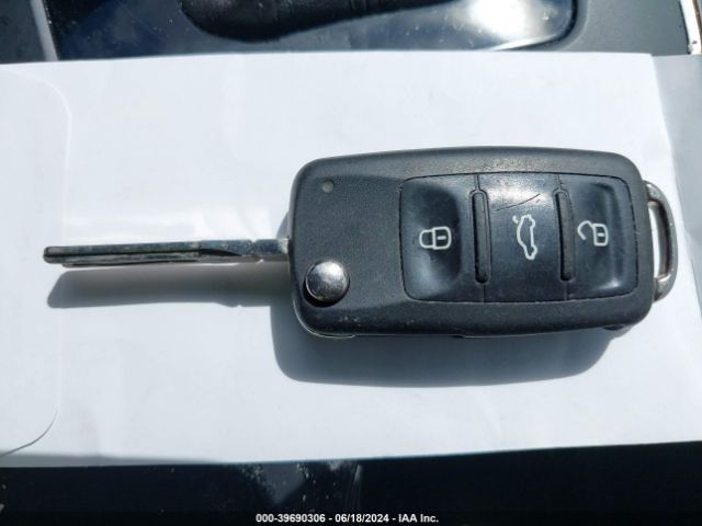 1VWAT7A37FC118063 Volkswagen Passat 1.8t Limited Edition