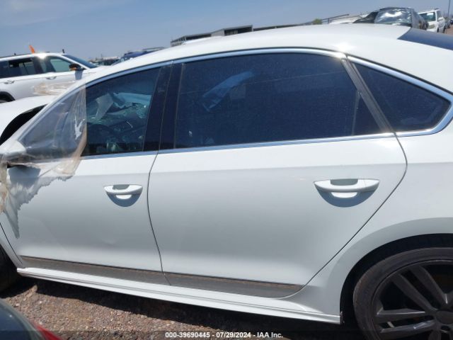 1VWDT7A32HC055339 Volkswagen Passat 1.8t R-line