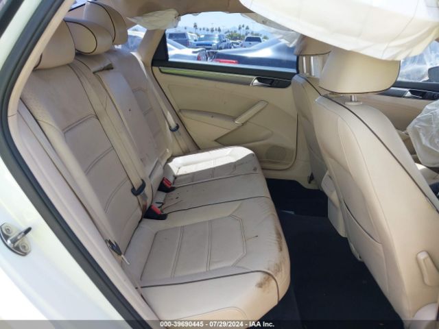 1VWDT7A32HC055339 Volkswagen Passat 1.8t R-line