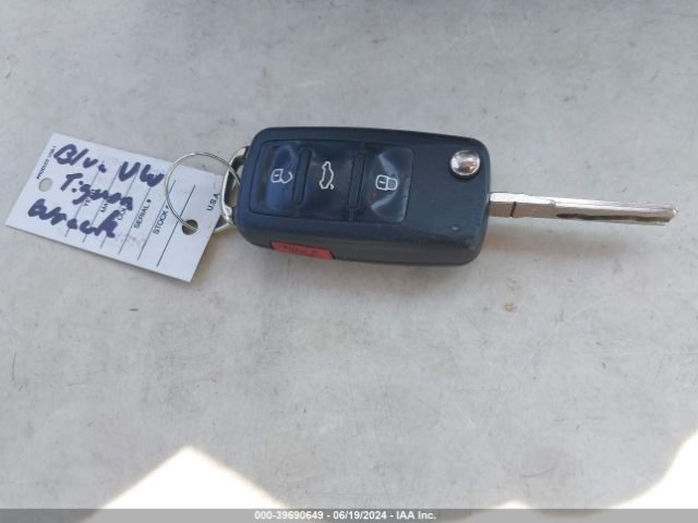 WVGAV7AX5FW597612 Volkswagen TIGUAN SE