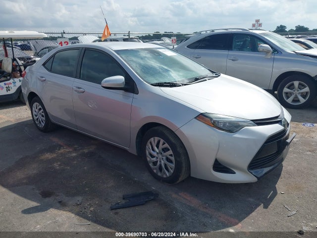 Toyota COROLLA LE 2017 5YFBURHE9HP698479 zdjęcie główne