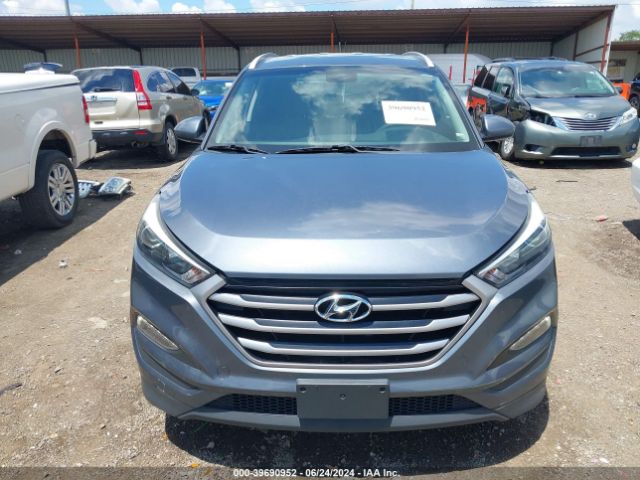 KM8J33A4XHU528420 Hyundai TUCSON SE