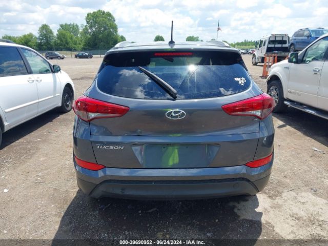 KM8J33A4XHU528420 Hyundai TUCSON SE