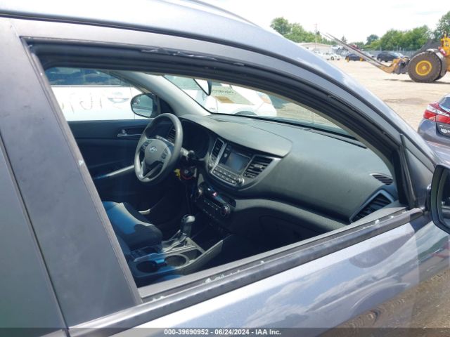 KM8J33A4XHU528420 Hyundai TUCSON SE