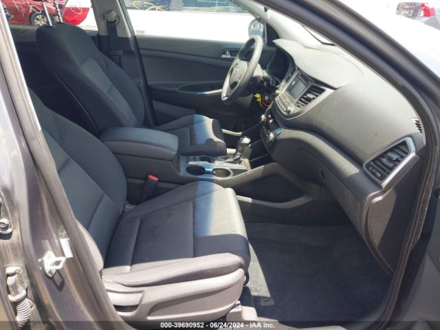KM8J33A4XHU528420 Hyundai TUCSON SE