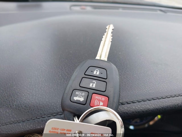 5YFBURHEXJP845754 Toyota COROLLA SE