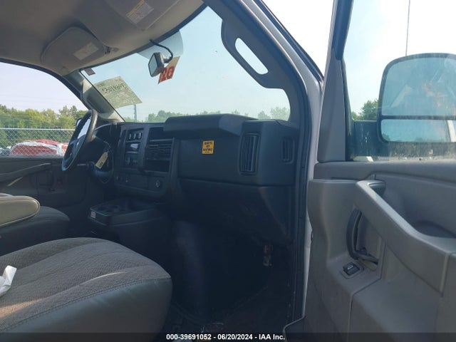 Chevrolet Express 2500 Work Van 2016 1GCWGAFF6G1222778 Image 5