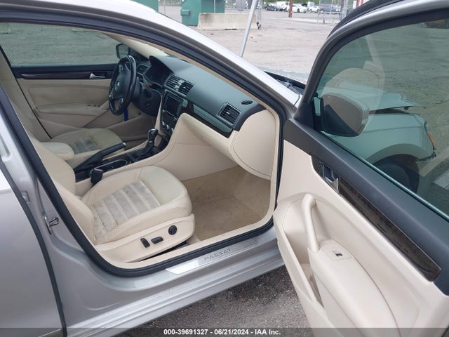 1VWCN7A37EC052177 Volkswagen Passat 2.0l Tdi Sel Premium