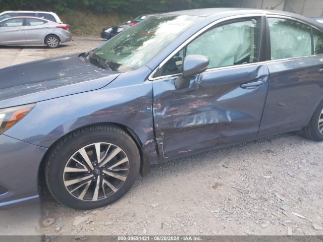 4S3BNAF60J3040266 Subaru Legacy 2.5i Premium
