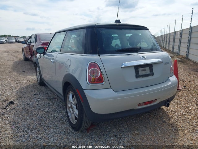 2012 MINI COOPER WMWSU3C55CT542832 Photo 2