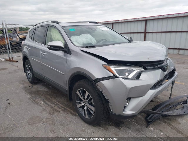 Toyota Rav4 Xle 2018 JTMRFREV9JD236591 zdjęcie główne