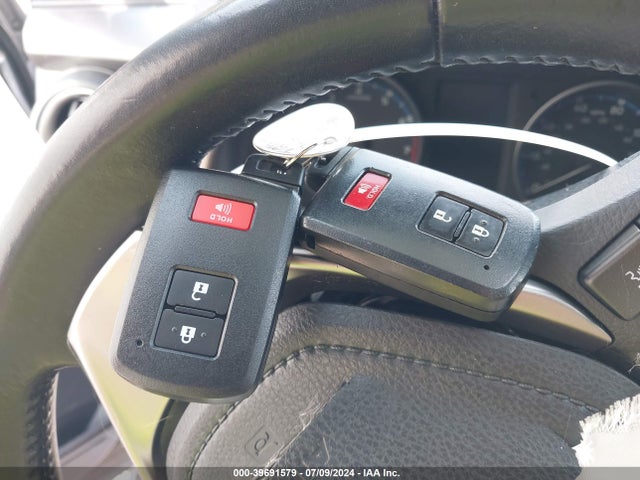 Toyota Rav4 Xle 2018 JTMRFREV9JD236591 Image 11