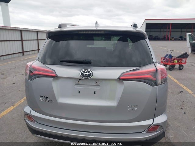 Toyota Rav4 Xle 2018 JTMRFREV9JD236591 Image 16