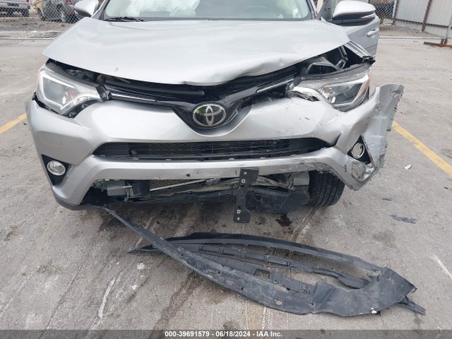 Toyota Rav4 Xle 2018 JTMRFREV9JD236591 Image 6